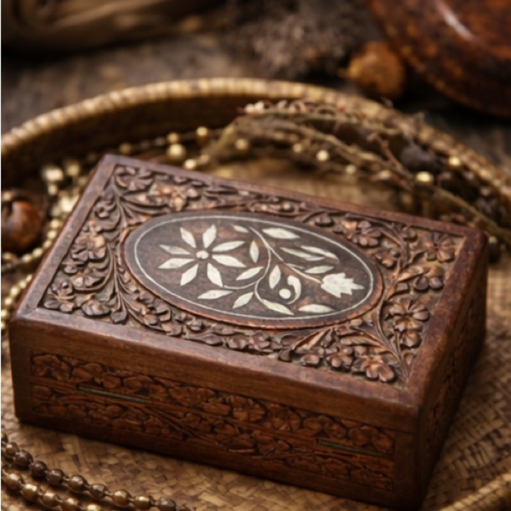 Vintage Hand-Carved Wood Inlay Trinket Box 4' x 6' Blue Interior Floral Lid